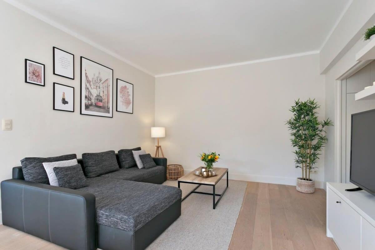 Huswell - Stylish Apartment At The Zeedijk Of Knokke Екстер'єр фото